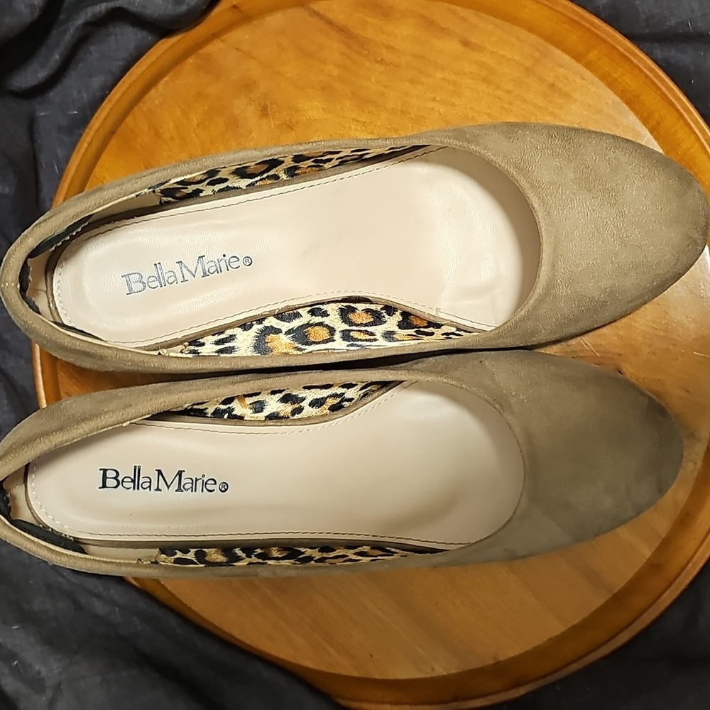 10 W Bella Marie Women's Brown Suede Wedge Heels